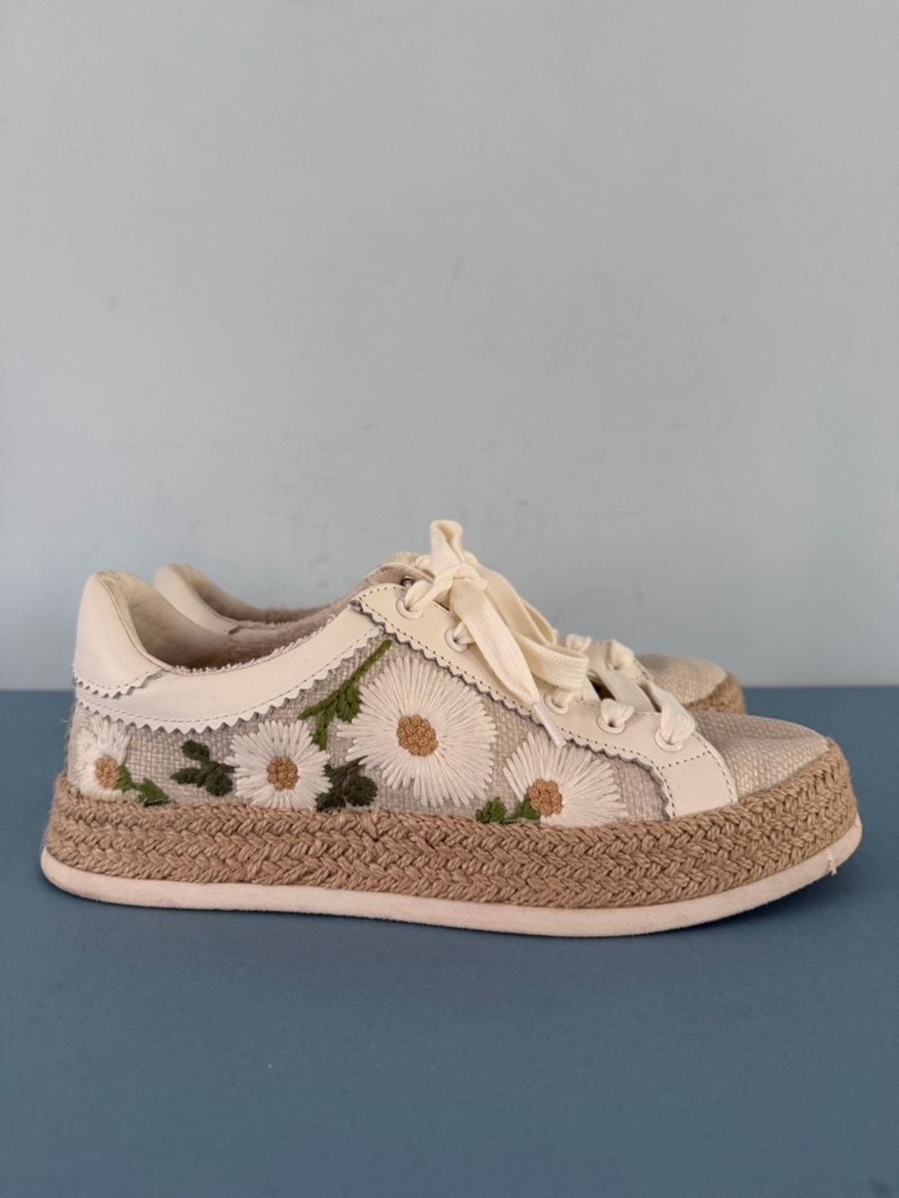 Dolce Vita Azalia Oxford White Daisy Floral Raffia Espadrille Platform Sneakers - Picture 4 of 9